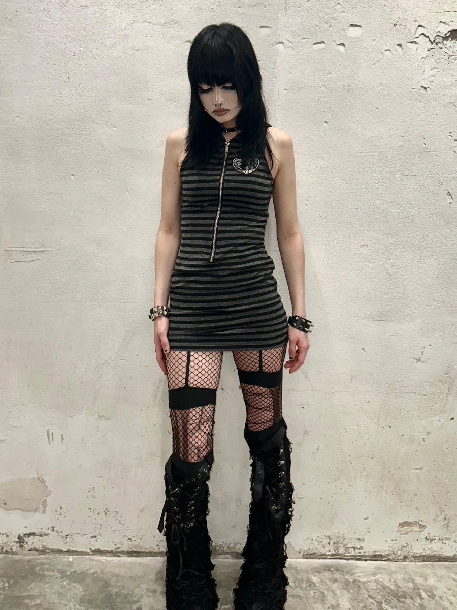 Vestido corto a rayas con orejitas